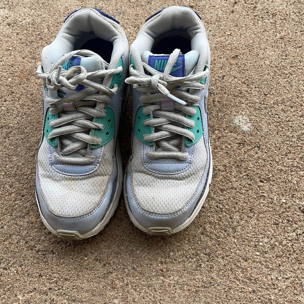 Girls Nike air max barley worn